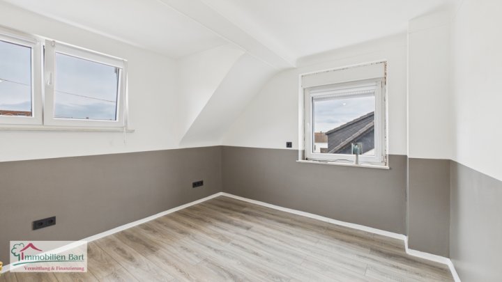 METTLACH-ORSCHOLZ:

WOHNHAUS MIT 160 M² WFL. / 4 SCHLAFZIMMERN / GARTEN / GARAGE