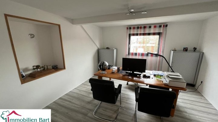 ORSCHOLZ: WOHNHAUS MIT GARTEN UND GARAGE IN TOP-LAGE