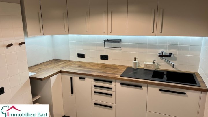 TEILRENOVIERTES 160 M² WOHNHAUS MIT WUNDERSCHÖNER SICHT INS GRÜNE!