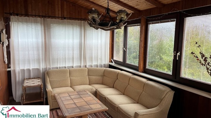 TEILRENOVIERTES 160 M² WOHNHAUS MIT WUNDERSCHÖNER SICHT INS GRÜNE!