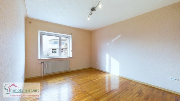 ZENTRAL UND RUHIG: 164 M² WOHNHAUS MIT POTENZIAL!