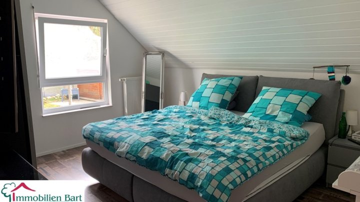 WOHNHAUS MIT VIEL PLATZ INNEN & AUSSEN & SICHT NACH LUXEMBURG!