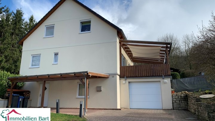 WOHNHAUS MIT VIEL PLATZ INNEN & AUSSEN & SICHT NACH LUXEMBURG!