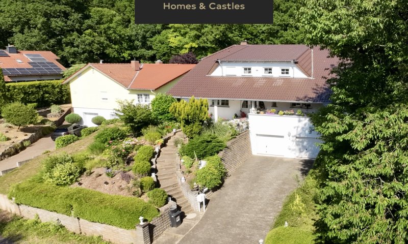 Exklusive Waldrandvilla in Schiffweiler – Architektonisches Juwel mit Weitblick