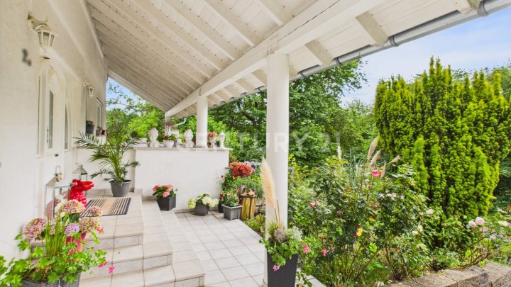 Stilvolle Villa mit Galerie in Schiffweiler – Wohnen auf höchstem Niveau