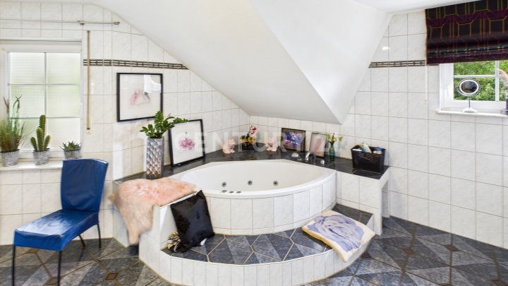 Stilvolle Villa mit Galerie in Schiffweiler – Wohnen auf höchstem Niveau