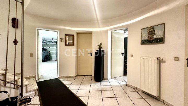 Stilvolle Villa mit Galerie in Schiffweiler – Wohnen auf höchstem Niveau