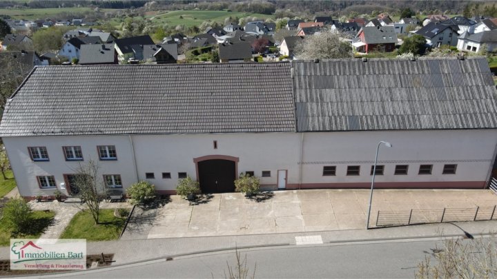 ACHTUNG! TIERFREUNDE / AUTOSCHRAUBER AUFGEPASST: VIEL PLATZ INNEN UND AUSSEN!