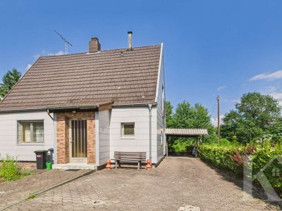 Frontansicht mit Carport