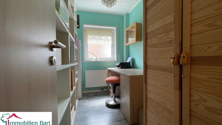 PERL-SEHNDORF: RENOVIERTE 120 M² WOHNUNG MIT TOLLER FERNSICHT