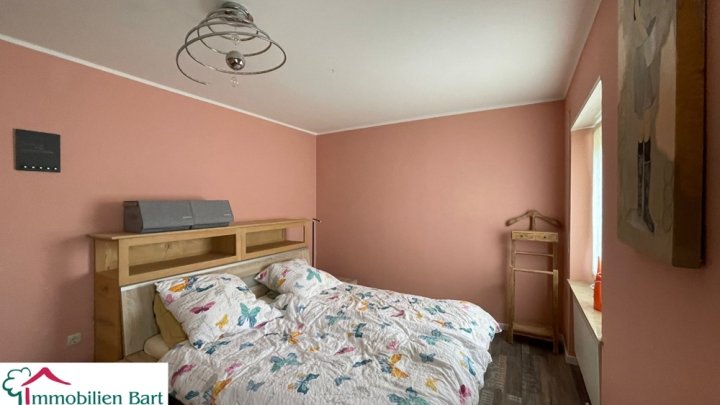 PERL-SEHNDORF: RENOVIERTE 120 M² WOHNUNG MIT TOLLER FERNSICHT