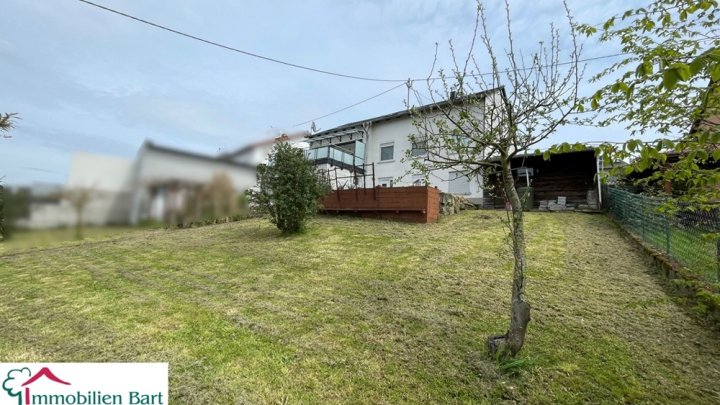 PERL-SEHNDORF: RENOVIERTE 120 M² WOHNUNG MIT TOLLER FERNSICHT