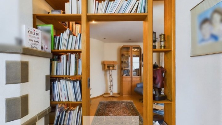 Freistehendes Einfamilienhaus aus dem Jahr 1993 mit kleinem Grundstück