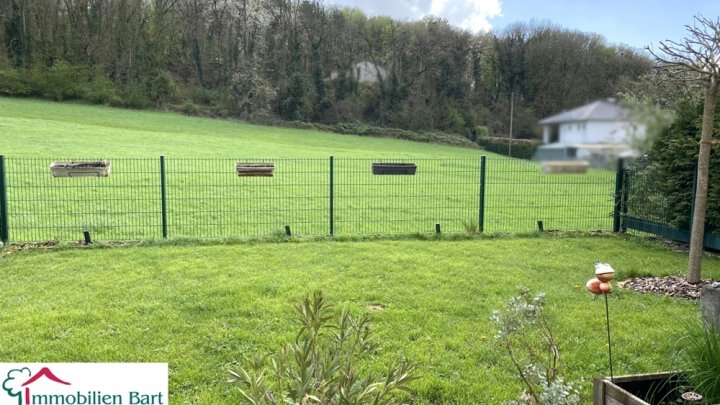 WOHNHAUS MIT SICHT INS GRÜNE IN PERL!