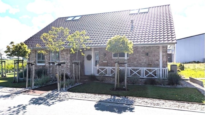 Neues Einfamilienhaus mit moderner, großer Halle für Hobby und Beruf