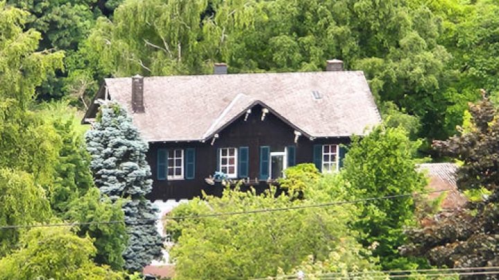 Für Altbau-Liebhaber: Stilvoll saniertes, historisches Einfamilienhaus in Taben-Rodt