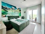 Schönes Schlafzimmer mit Zugang zur Terrasse