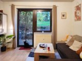 EG links Wohnzimmer mit Zugang zu Terrasse und Garten