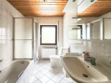 3 OG großzügiges Tageslicht-Bad mit Dusche und Badewanne