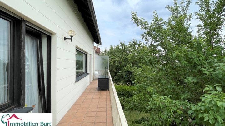 GRENZNÄHE: HAUS MIT 2 WOHNUNGEN / 2  GARAGEN / TOP HÖHENLAGE