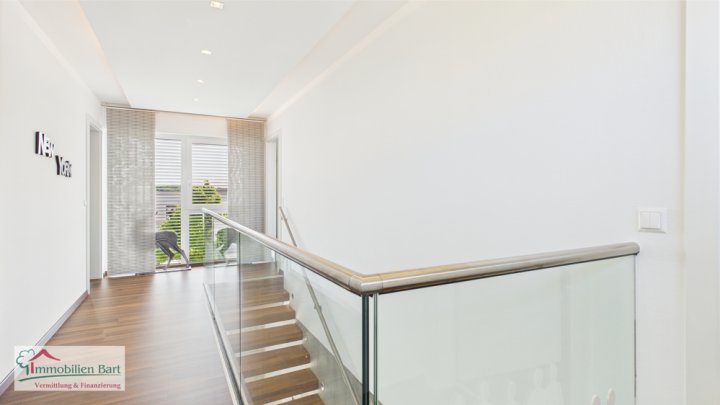 LUXURIÖSES ARCHITEKTENHAUS, MODERNES WOHNEN AUF MONT IN WINCHERINGEN