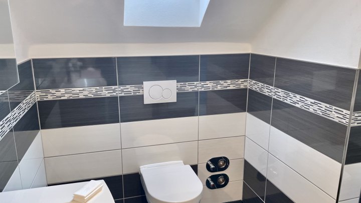 Freistehendes und saniertes Zweifamilienhaus mit Garten und Garage in Ensdorf zu verkaufen