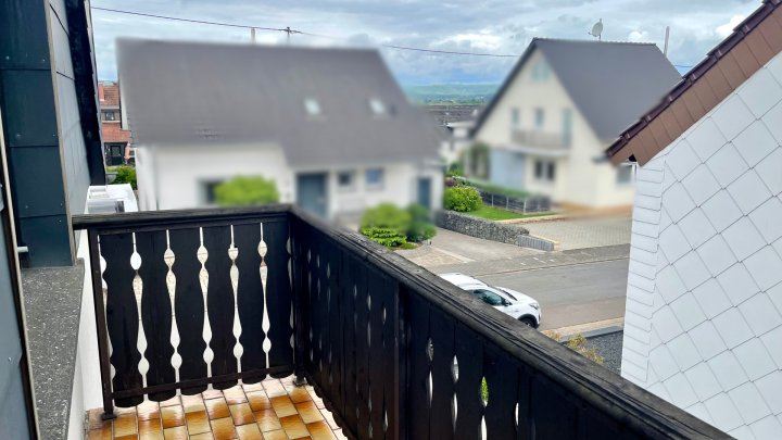 Freistehendes und saniertes Zweifamilienhaus mit Garten und Garage in Ensdorf zu verkaufen