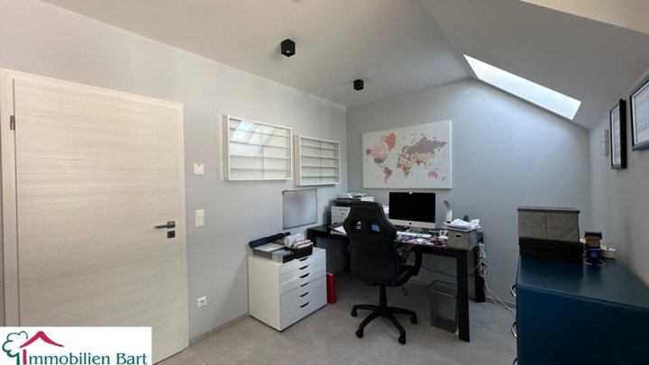 PERL:

NEUE WOHNUNG / 3 SCHLAFZIMMER / PROVISIONSFREI!