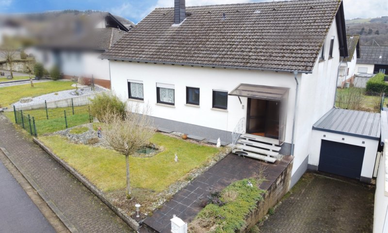 Freistehendes EFH mit Garage und großem Garten in ruhiger Lage