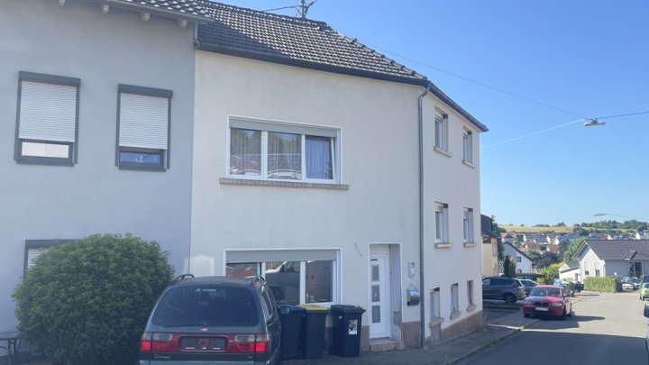Einfamilienhaus in guter Lage von Schwalbach-Elm ohne Garten