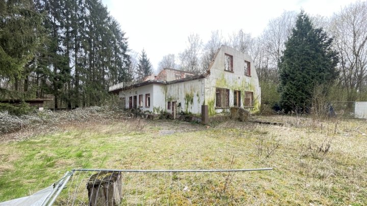 Bestandsschutz-Gebäude auf großem Grundstück – Wiederaufbau nach Brand möglich