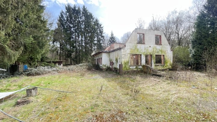 Bestandsschutz-Gebäude auf großem Grundstück – Wiederaufbau nach Brand möglich