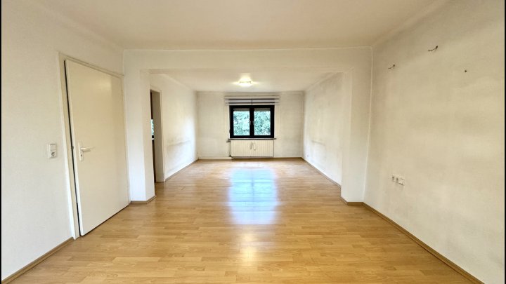 Zweifamilienhaus mit viel Platz und Entwicklungspotenzial in Wadgassen-Hostenbach