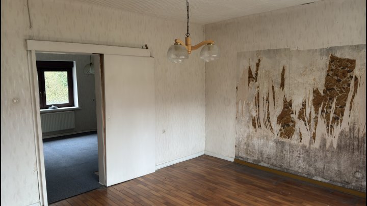 Zweifamilienhaus mit viel Platz und Entwicklungspotenzial in Wadgassen-Hostenbach