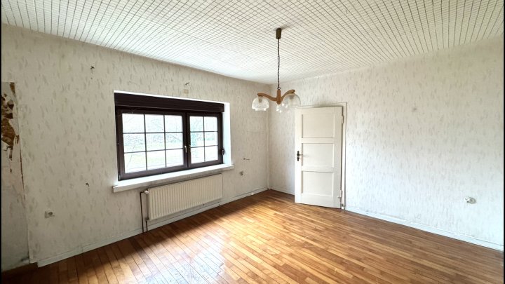 Zweifamilienhaus mit viel Platz und Entwicklungspotenzial in Wadgassen-Hostenbach
