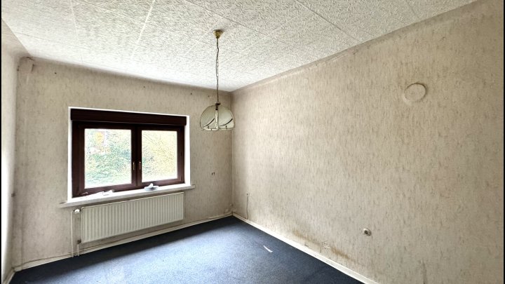 Zweifamilienhaus mit viel Platz und Entwicklungspotenzial in Wadgassen-Hostenbach