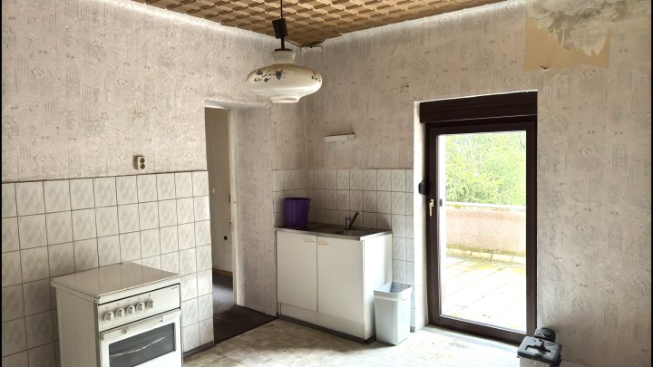 Zweifamilienhaus mit viel Platz und Entwicklungspotenzial in Wadgassen-Hostenbach