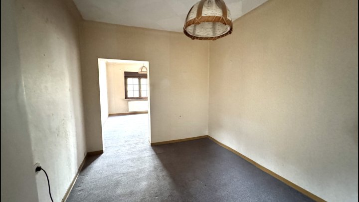Zweifamilienhaus mit viel Platz und Entwicklungspotenzial in Wadgassen-Hostenbach