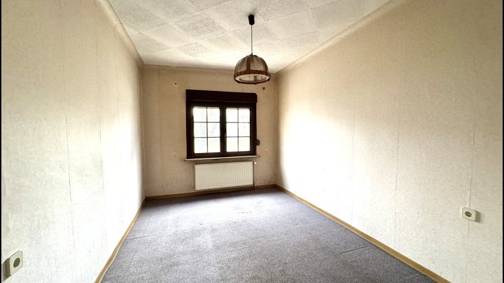 Zweifamilienhaus mit viel Platz und Entwicklungspotenzial in Wadgassen-Hostenbach