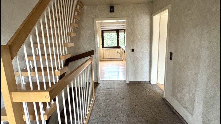 Zweifamilienhaus mit viel Platz und Entwicklungspotenzial in Wadgassen-Hostenbach