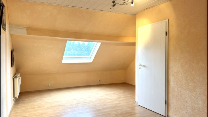 Zweifamilienhaus mit viel Platz und Entwicklungspotenzial in Wadgassen-Hostenbach