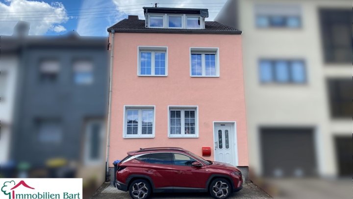 WOHLFÜHLHAUS FÜR DIE FAMILIE - CHARMANTES EINFAMILIENHAUS MIT GARTEN IN SAARLOUIS-RODEN