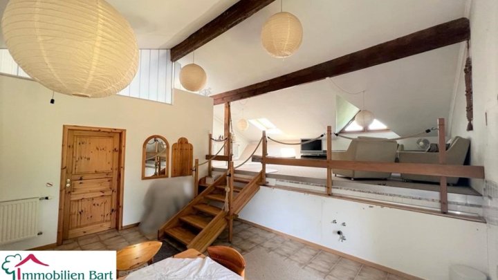 GRENZE L-REMICH: WOHNHAUS MIT 3 WOHNUNGEN, GARAGEN, BAUGRUNDSTÜCK UND GARTEN