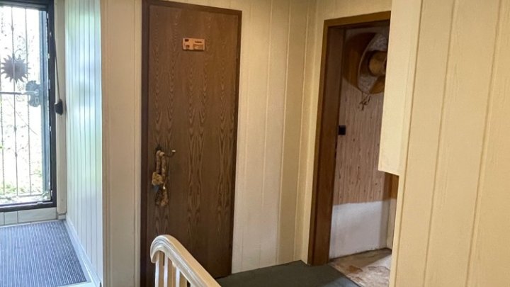 Gepflegtes Einfamilienhaus mit 2 Garagen in Uninähe