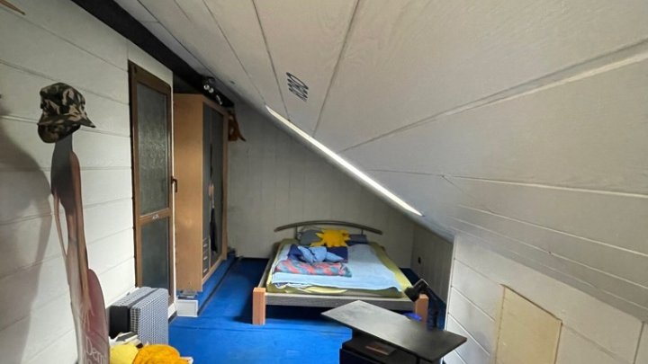 Gepflegtes Einfamilienhaus mit 2 Garagen in Uninähe