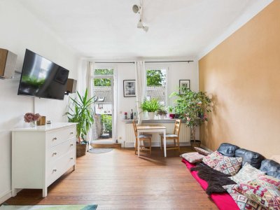 Wohnzimmer mit Zugang zu eine Balkon