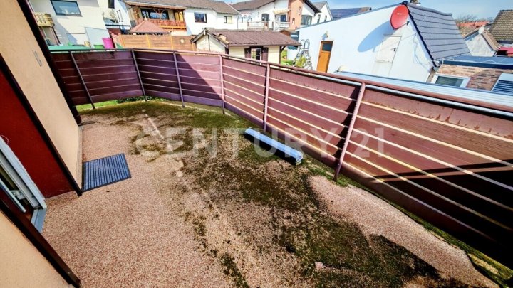 Charmante Dachgeschosswohnung mit Balkon und Gartenzugang