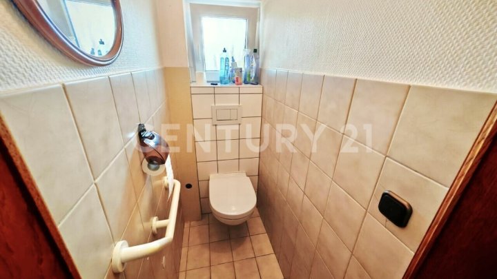 Charmante Dachgeschosswohnung mit Balkon und Gartenzugang