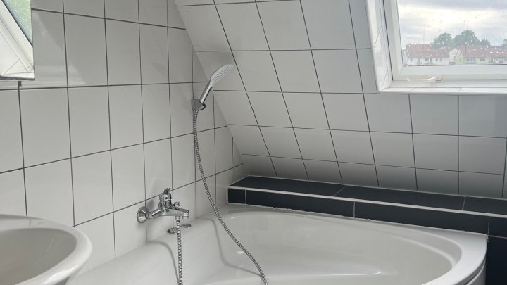 Vermietete kleine Doppelhaushälfte in ruhiger Seitenstrasse mit schönem Weitblick in VK-Ludweiler zu verkaufen