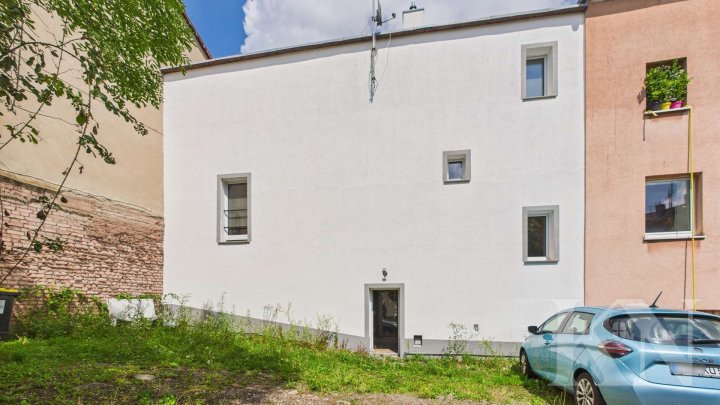 Sanierte Gewerbeeinheit im Zentrum von Illingen!